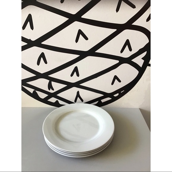 Dinnerware Set - Picture 2 of 5